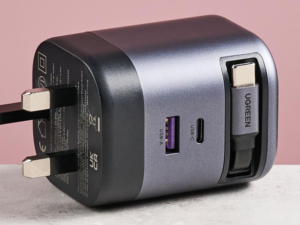 UGREEN X615 65W GaN Fast Charger UK with 1 × USB‑C with built‑in retractable cable/1*USB C & 1* USB A image 2